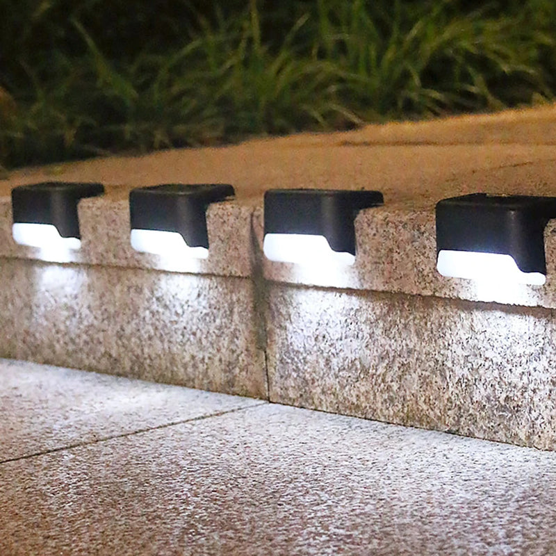 Lumières solaires pour marches extérieures – Sécurité et style (lot de 4)