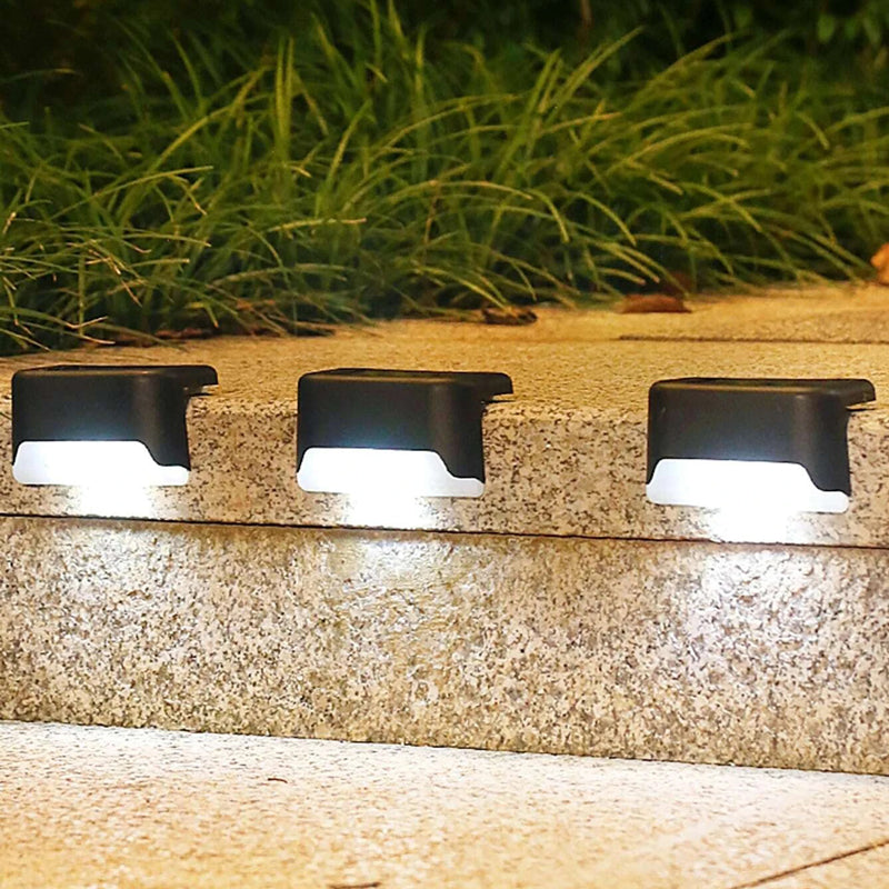 Lumières solaires pour marches extérieures – Sécurité et style (lot de 4)