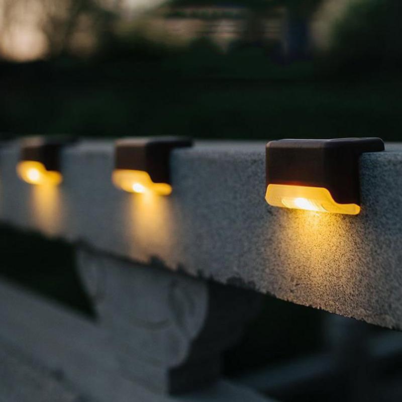 Lumières solaires pour marches extérieures – Sécurité et style (lot de 4)