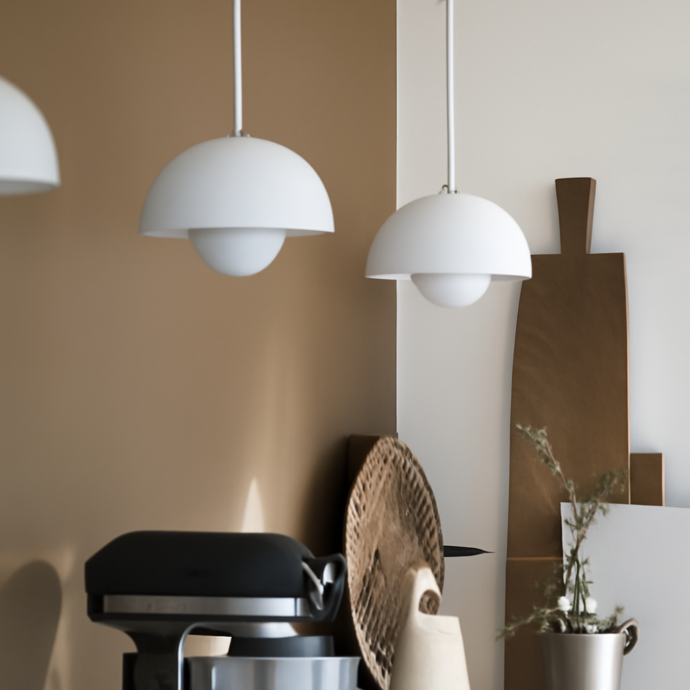 Lustre coloré en demi-cercle