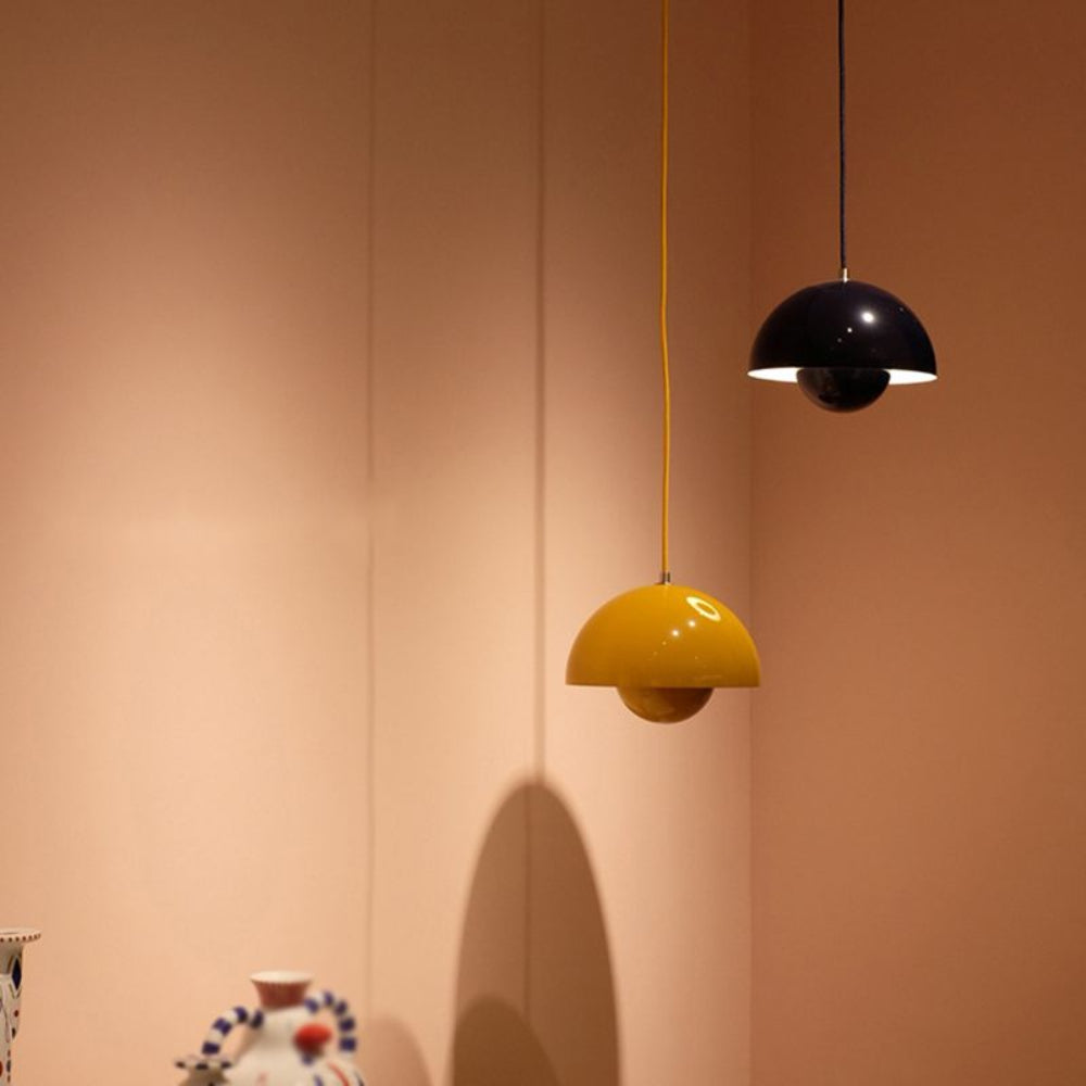 Lustre coloré en demi-cercle