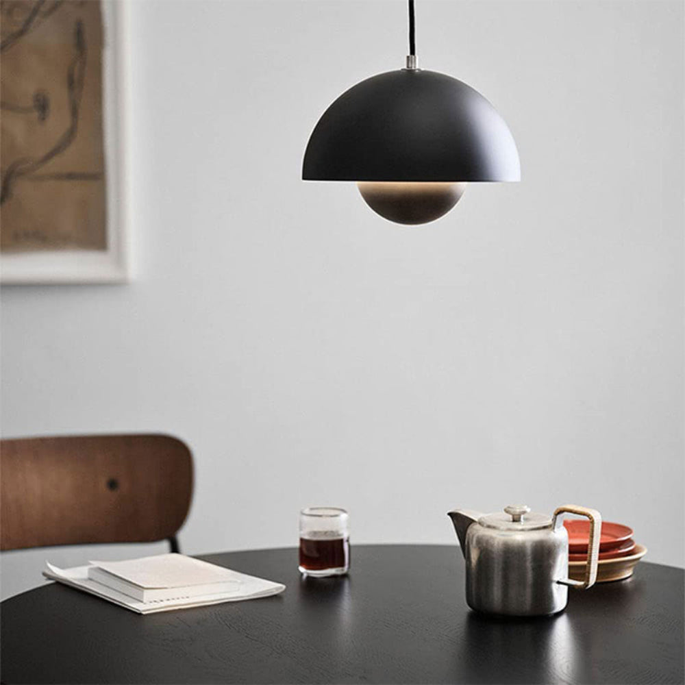 Lustre coloré en demi-cercle