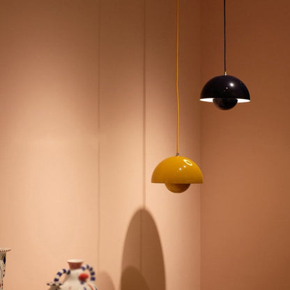 Lustre coloré en demi-cercle