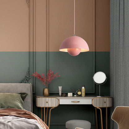 Lustre coloré en demi-cercle