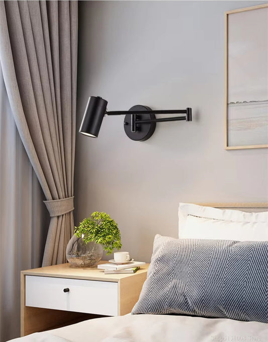 Applique Murale en Laiton avec Bras Articulé – Élégance et Flexibilité