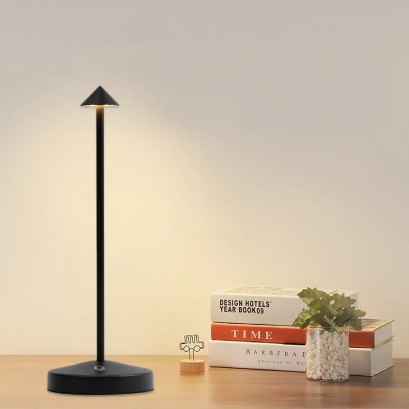 Lampe de table LED - Porte-chapeaux
