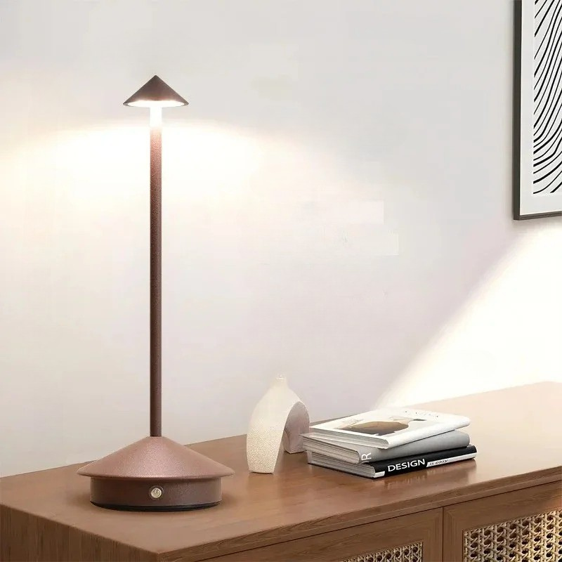 Lampe de table LED - Porte-chapeaux