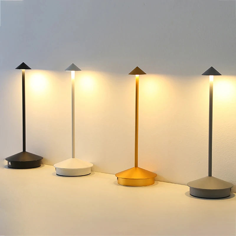 Lampe de table LED - Porte-chapeaux