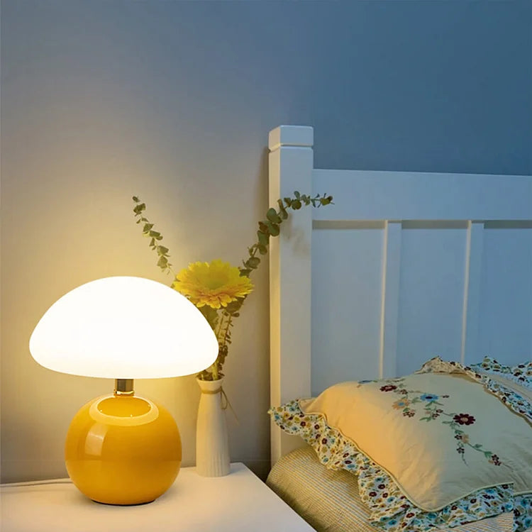 Französische Creme-Pilzlampe